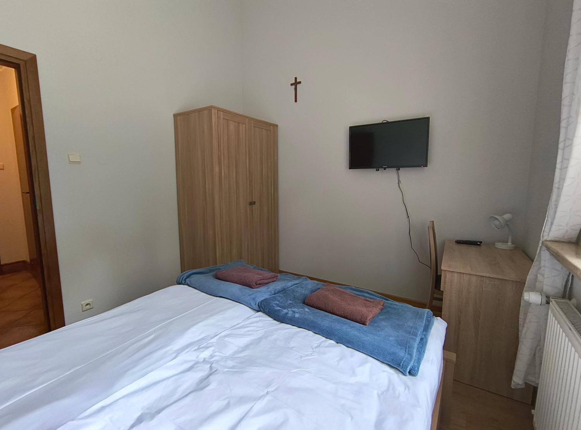 Готель Dobry Zakatek Dom Rekolekcyjny Констанцін-Єзьорна Екстер'єр фото